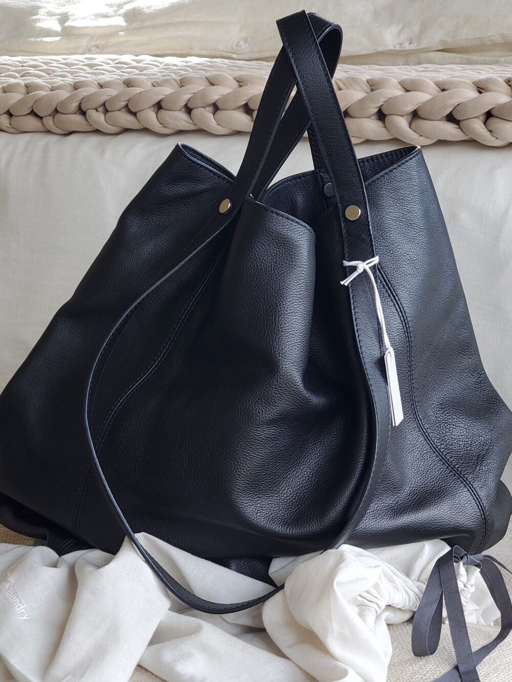 COS LARGE VERSATILE LEATHER SHOPPER IN BLACK PEBBLED LEATHER TOTE NWT $250 - Picture 2 of 16